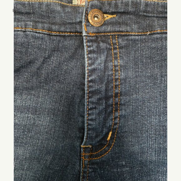 Faded Glory Women’s Plus 20W Stretch Jeans – Dark Wash, Classic Fit - Picture 3 of 7